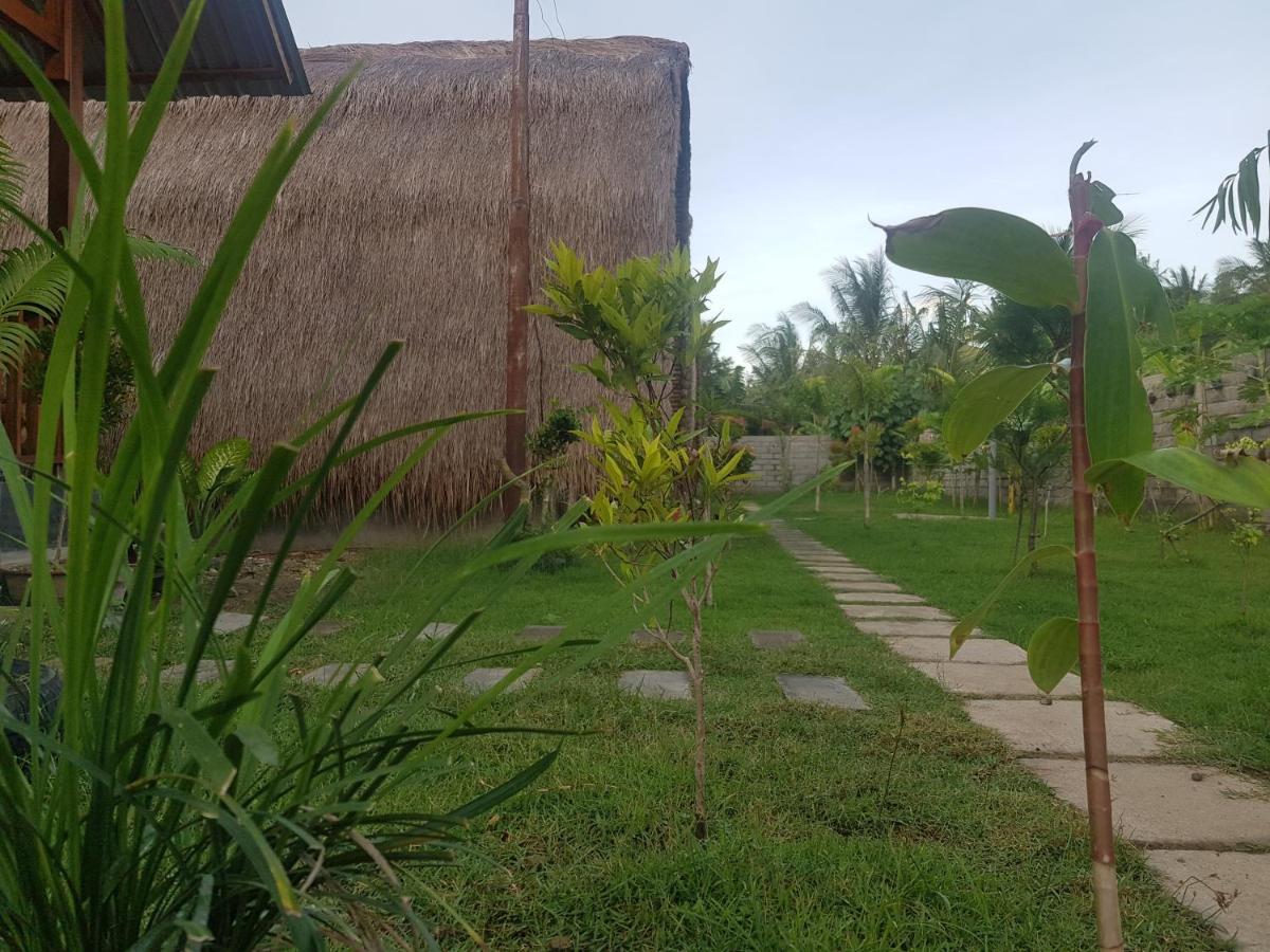 Tropical Sunday Bungalow - Surf And Stay Selong Belanak Exterior photo