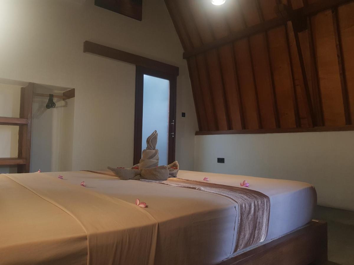 Tropical Sunday Bungalow - Surf And Stay Selong Belanak Exterior photo