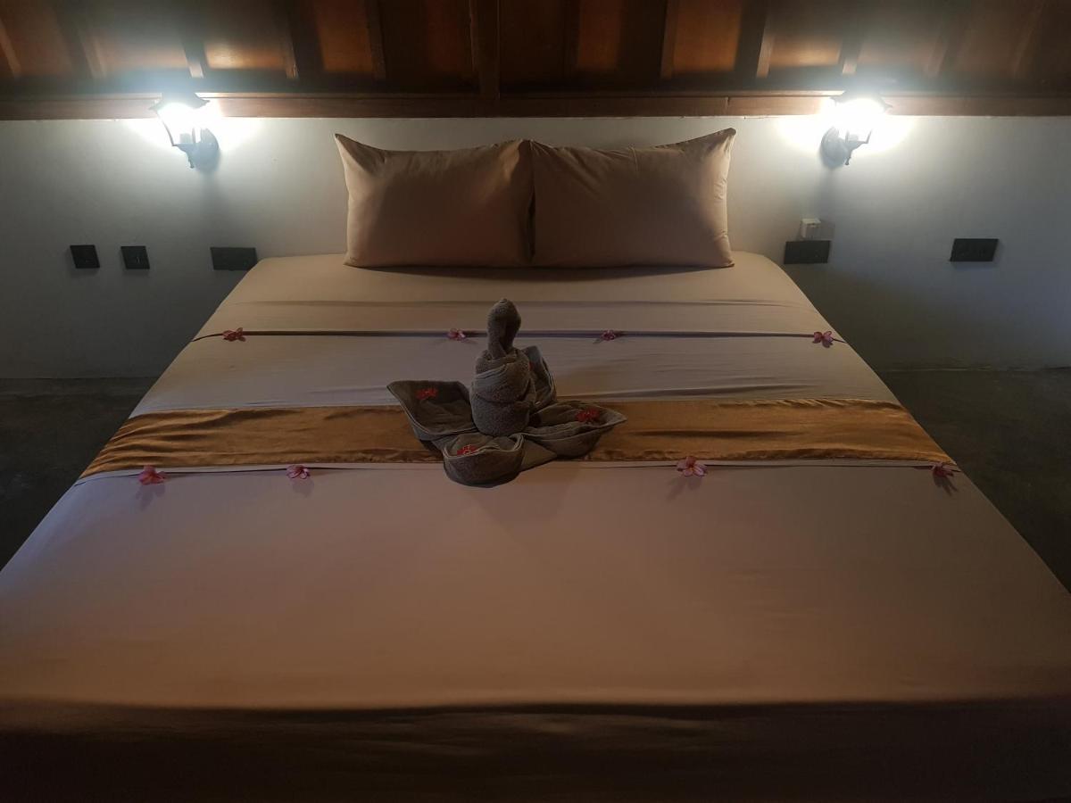 Tropical Sunday Bungalow - Surf And Stay Selong Belanak Exterior photo