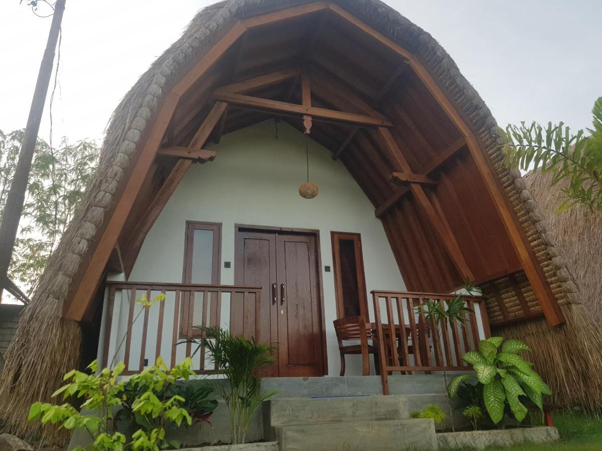 Tropical Sunday Bungalow - Surf And Stay Selong Belanak Exterior photo