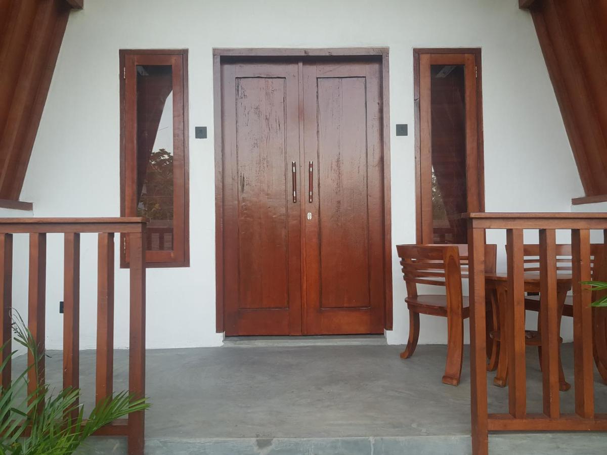 Tropical Sunday Bungalow - Surf And Stay Selong Belanak Exterior photo