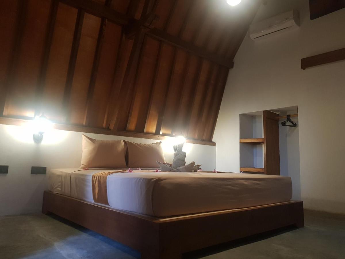 Tropical Sunday Bungalow - Surf And Stay Selong Belanak Exterior photo