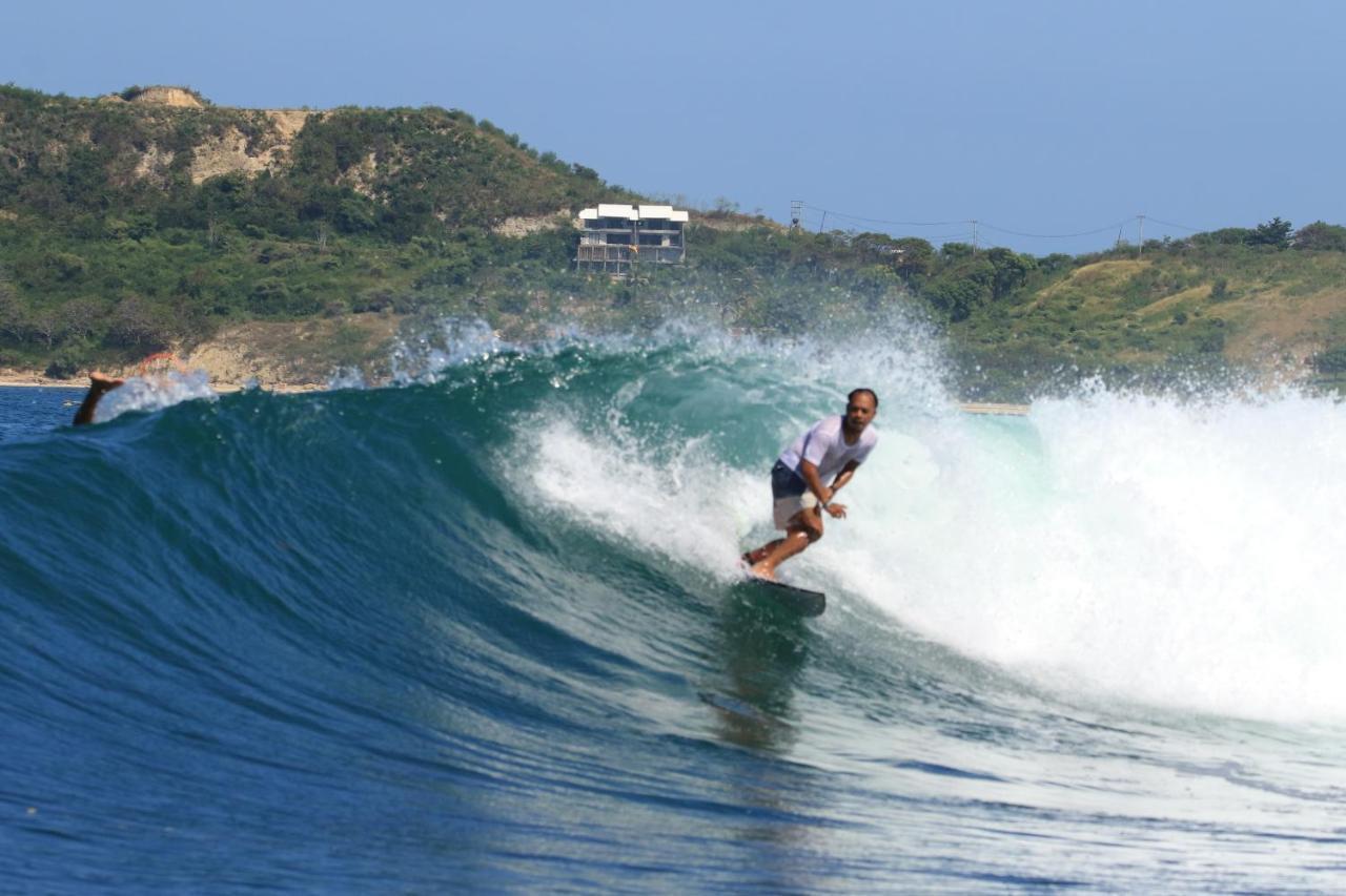 Tropical Sunday Bungalow - Surf And Stay Selong Belanak Exterior photo