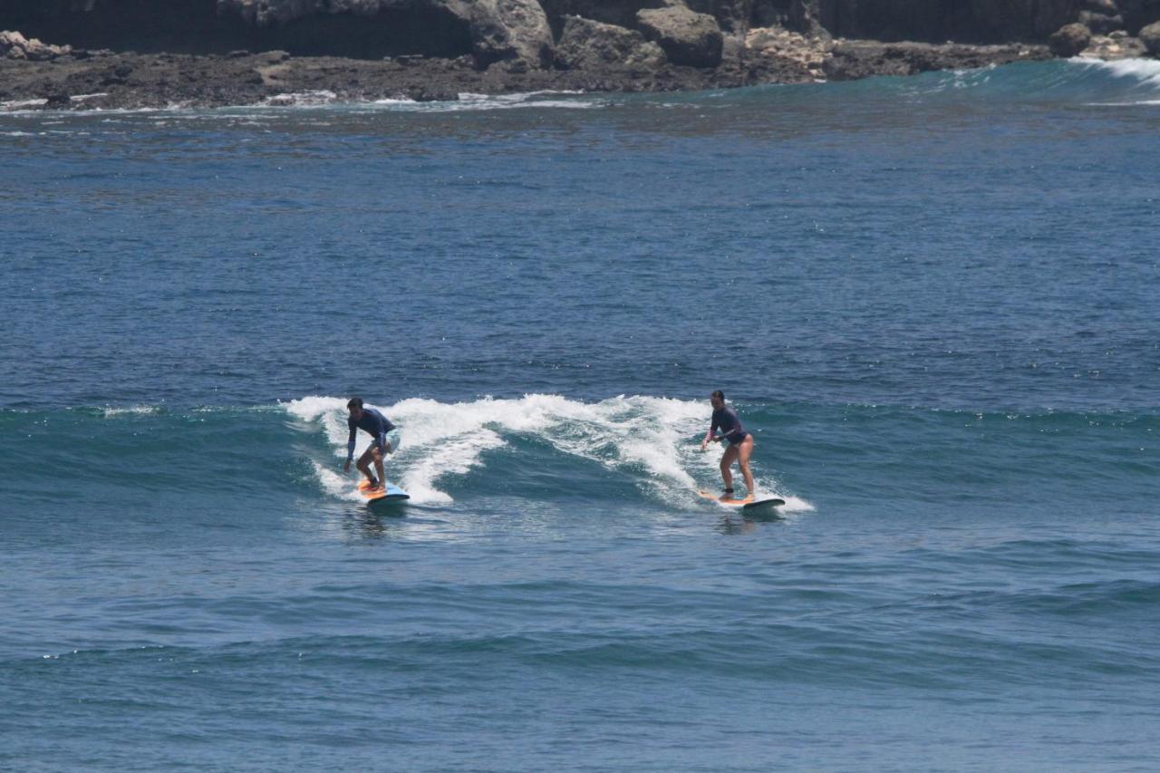 Tropical Sunday Bungalow - Surf And Stay Selong Belanak Exterior photo
