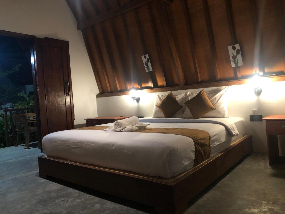 Tropical Sunday Bungalow - Surf And Stay Selong Belanak Exterior photo
