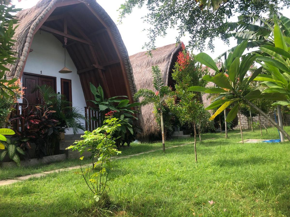 Tropical Sunday Bungalow - Surf And Stay Selong Belanak Exterior photo