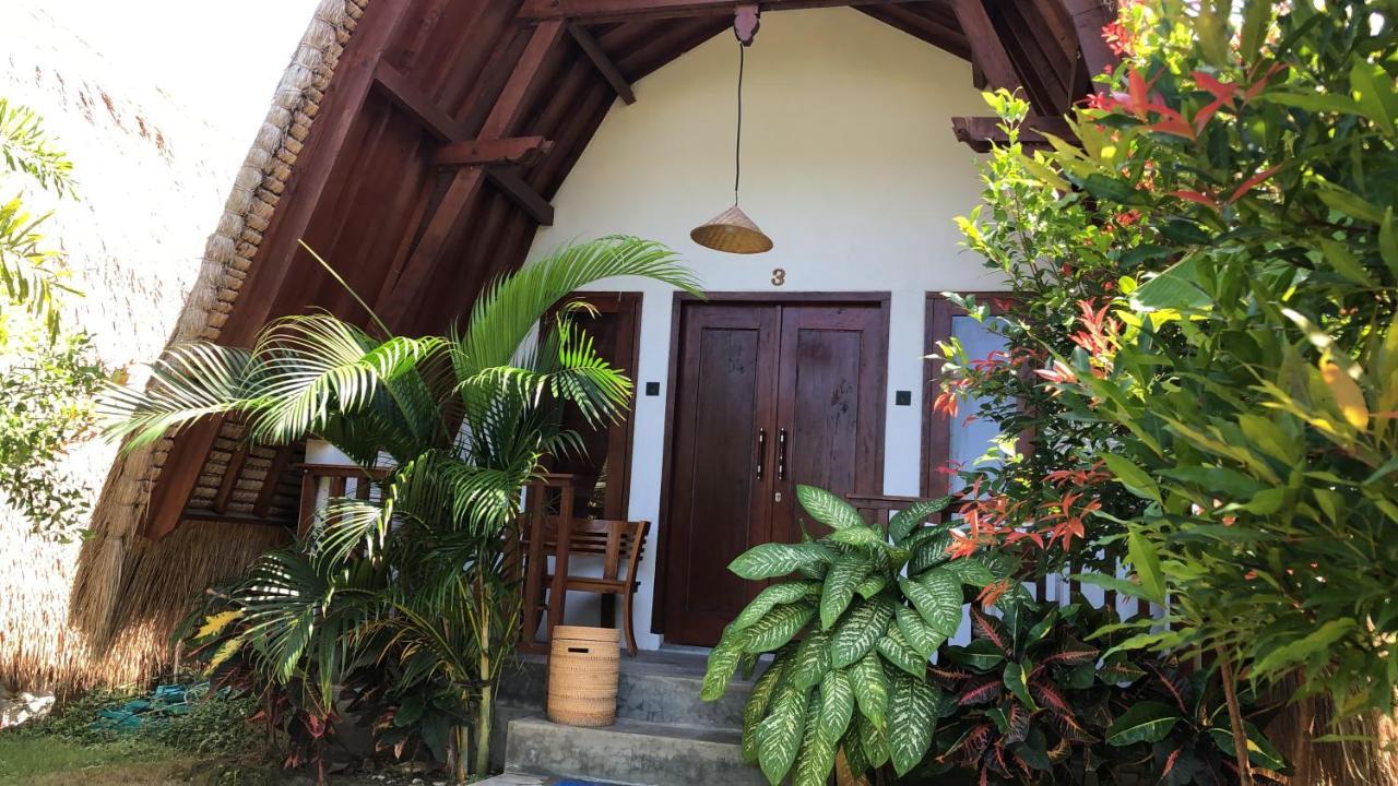 Tropical Sunday Bungalow - Surf And Stay Selong Belanak Exterior photo