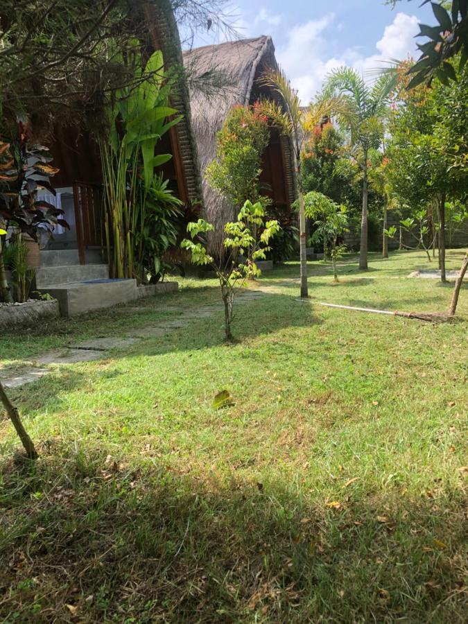 Tropical Sunday Bungalow - Surf And Stay Selong Belanak Exterior photo