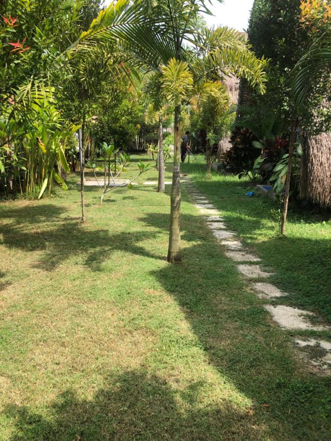 Tropical Sunday Bungalow - Surf And Stay Selong Belanak Exterior photo