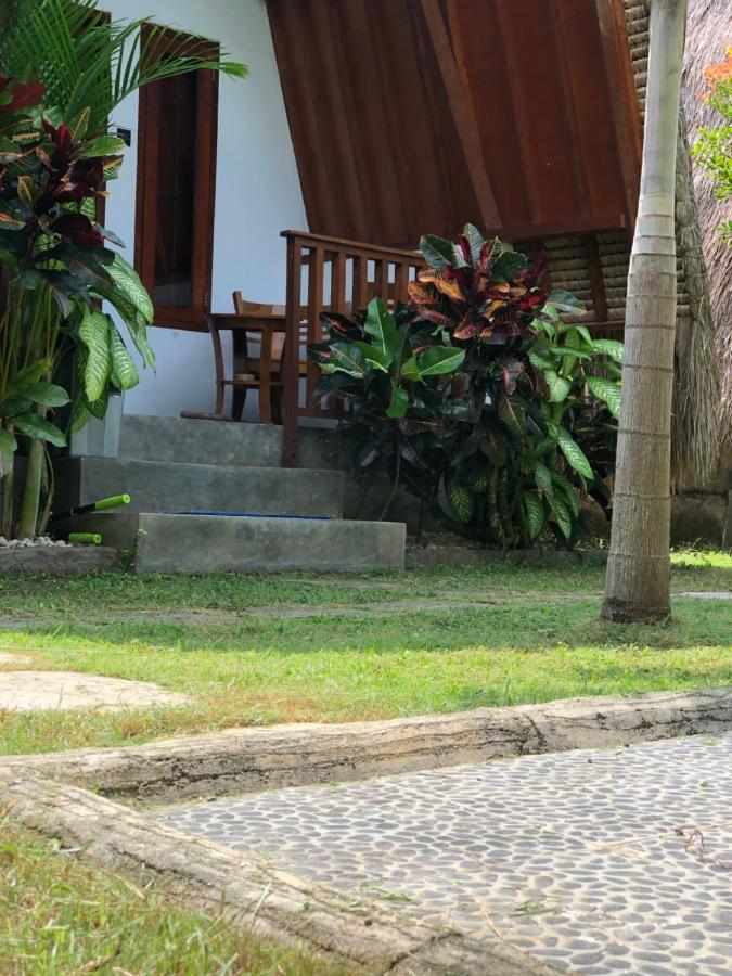 Tropical Sunday Bungalow - Surf And Stay Selong Belanak Exterior photo