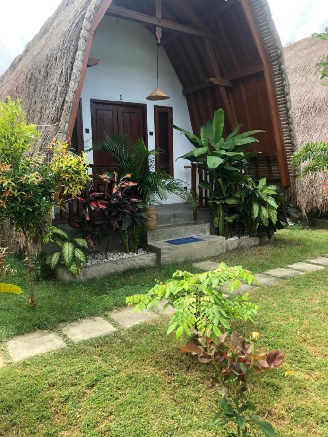 Tropical Sunday Bungalow - Surf And Stay Selong Belanak Exterior photo
